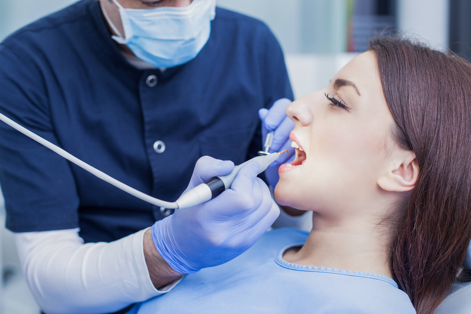 How Dentists Manage Oral Candidiasis in Immunocompromised Patients