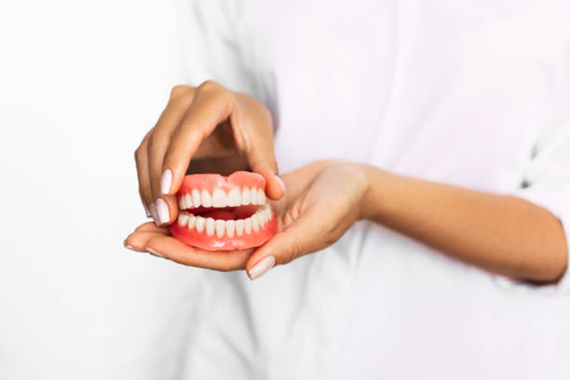 Modern Dentures: Comfortable, Functional, and Natural-Looking